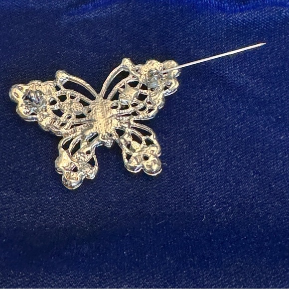 Vintage Gold Tone Butterfly With Clear Faceted Rhinestones Brooch Pin - Picture 5 of 6